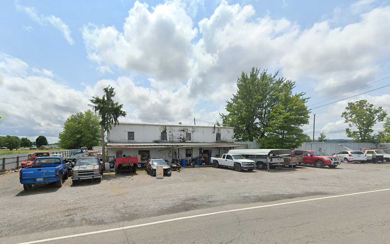 Ferrell's Airport Road Salvage Yard at 674 State Hwy 1273, Danville, KY 40422